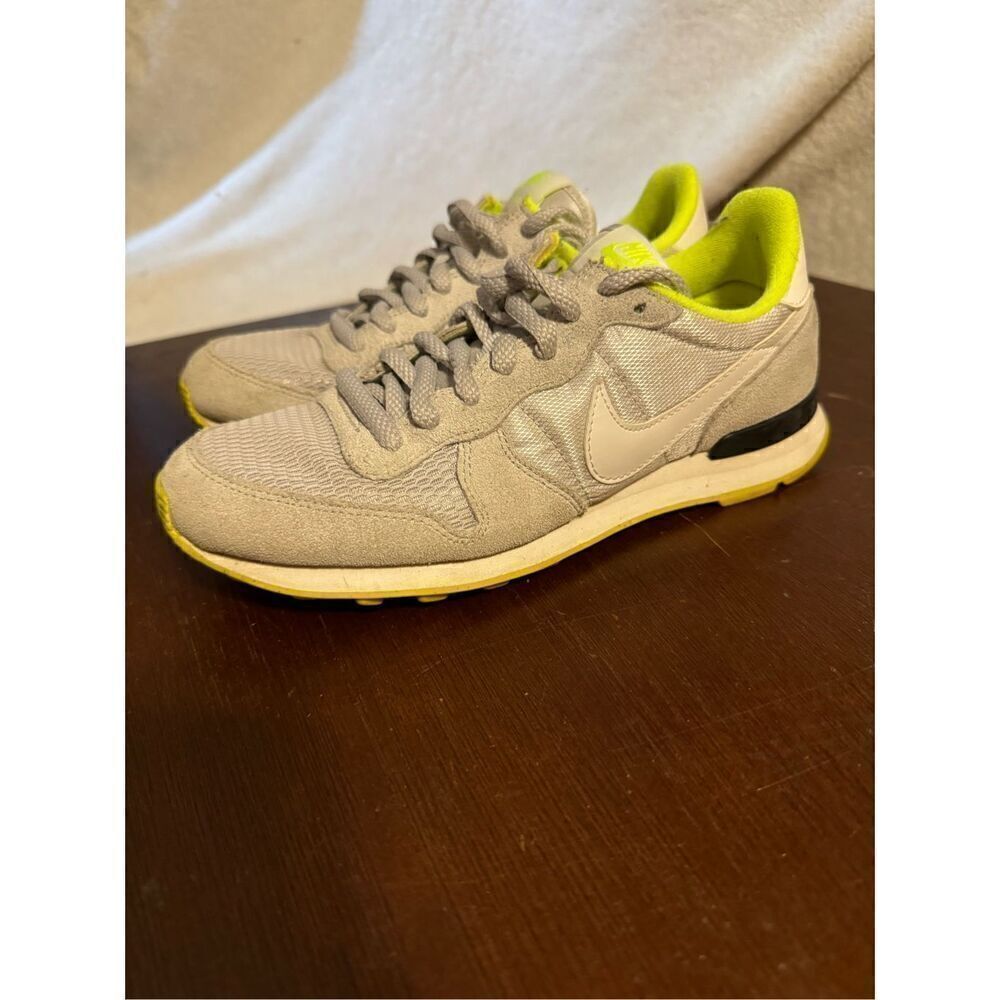 Nike Internationalists sneakers size 7 - Picture 1 of 7